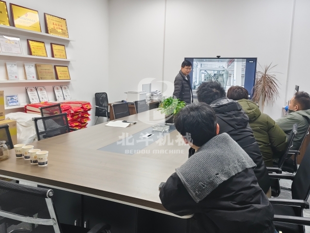 客戶到訪考察,共探炭化爐合作新機(jī)遇